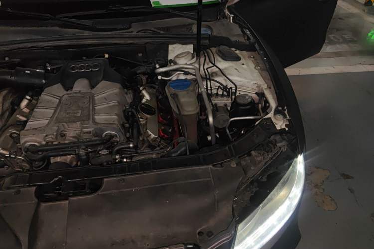 Used Audi S5 2010 S5 3.0T Sportback Engine Bay Left