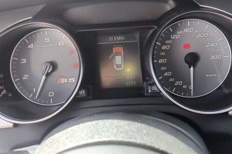 Used Audi S5 2010 S5 3.0T Sportback Odometer Close Up