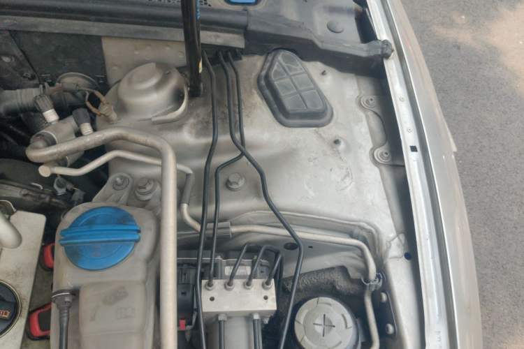 Used Audi S5 2010 S5 3.0T Sportback Engine Bay Left