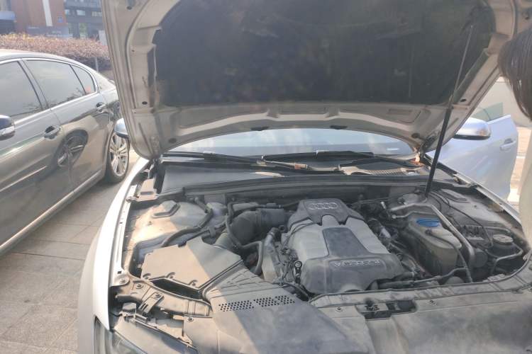 Used Audi S5 2010 S5 3.0T Sportback Engine Bay