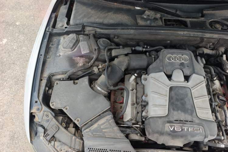 Used Audi S5 2010 S5 3.0T Sportback Engine Bay Right