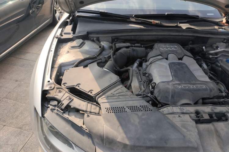 Used Audi S5 2010 S5 3.0T Sportback Engine Bay Right