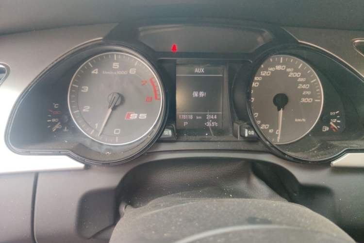 Used Audi S5 2010 S5 3.0T Sportback Odometer Close Up