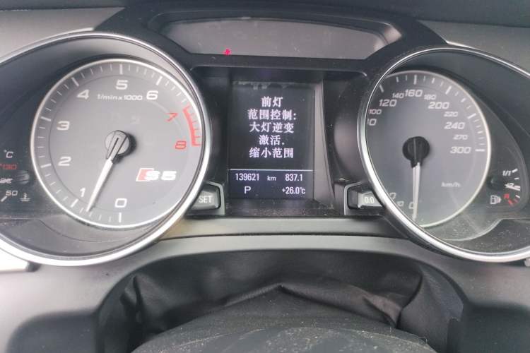 Used Audi S5 2010 S5 3.0T Sportback Odometer Close Up