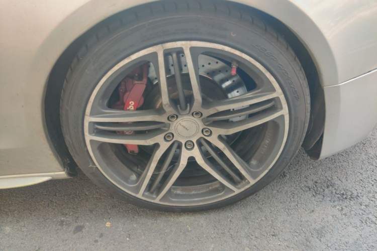 Used Audi S5 2010 S5 3.0T Sportback Right Front Wheel Hub