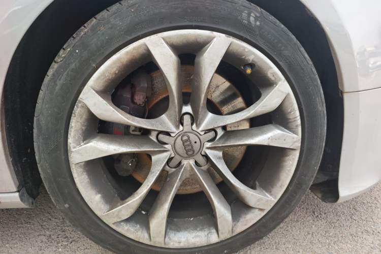 Used Audi S5 2010 S5 3.0T Sportback Right Front Wheel Hub
