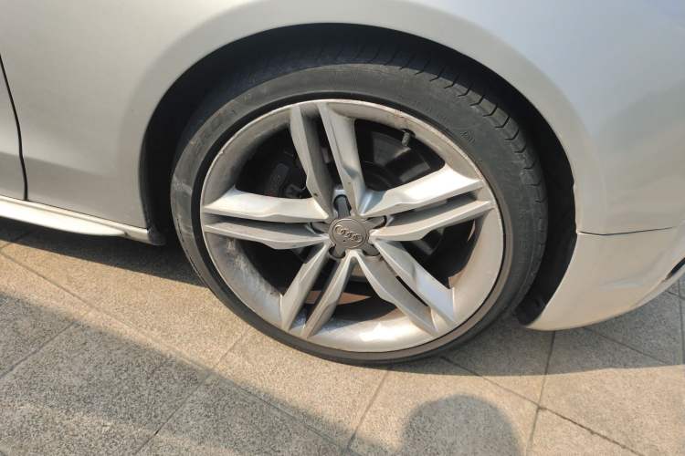 Used Audi S5 2010 S5 3.0T Sportback Right Front Wheel Hub