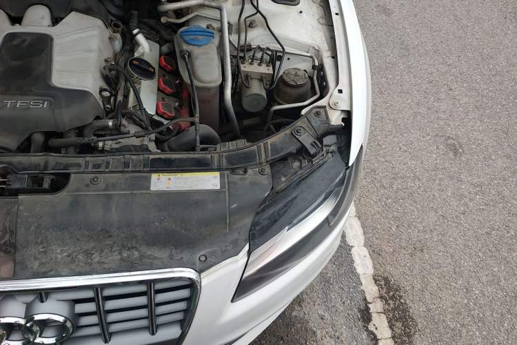 Used Audi S5 2010 S5 3.0T Sportback Engine Bay Left