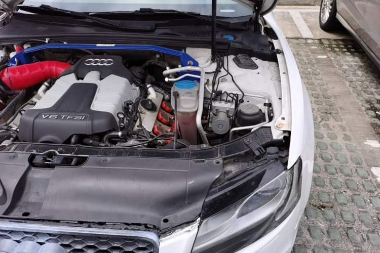 Used Audi S5 2010 S5 3.0T Sportback Engine Bay Left