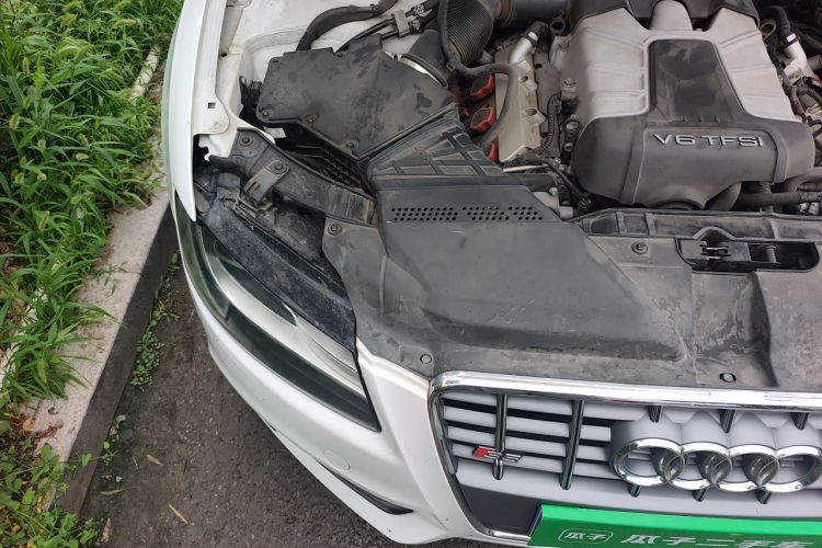 Used Audi S5 2010 S5 3.0T Sportback Engine Bay Right