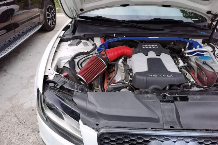 Used Audi S5 2010 S5 3.0T Sportback Engine Bay Right