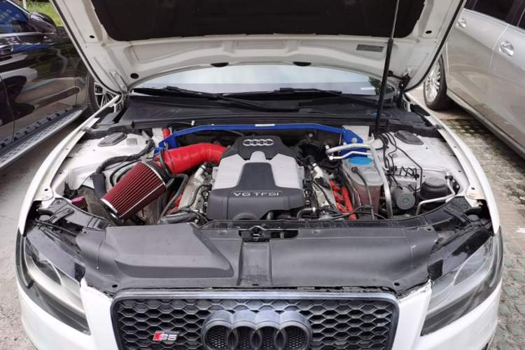 Used Audi S5 2010 S5 3.0T Sportback Engine Bay