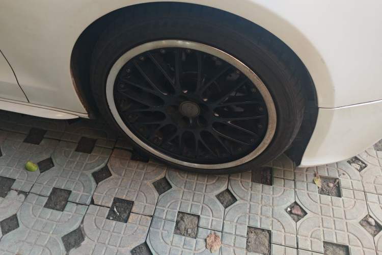 Used Audi S5 2010 S5 3.0T Cabriolet Right Front Wheel Hub