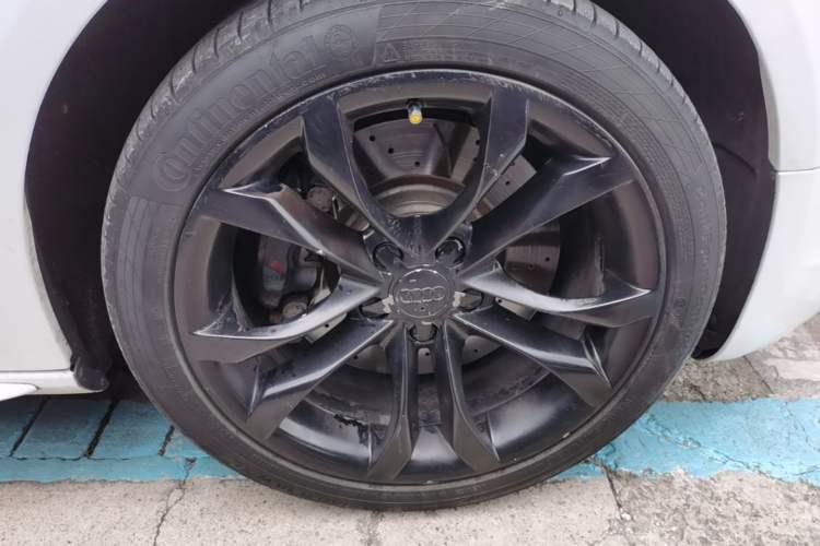 Used Audi S5 2010 S5 3.0T Sportback Right Front Wheel Hub