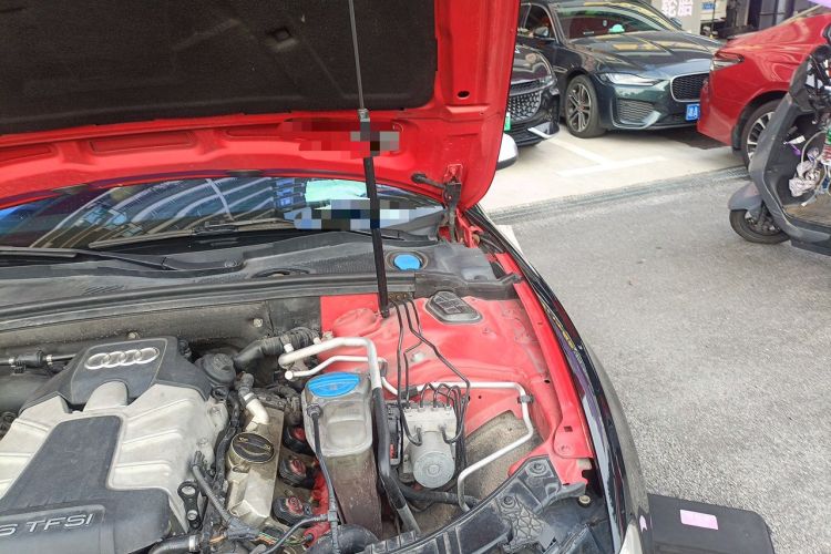 Used Audi S5 2012 S5 3.0T Sportback Engine Bay Left