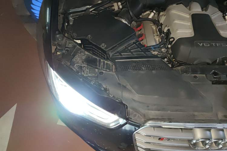 Used Audi S5 2012 S5 3.0T Sportback Engine Bay Right
