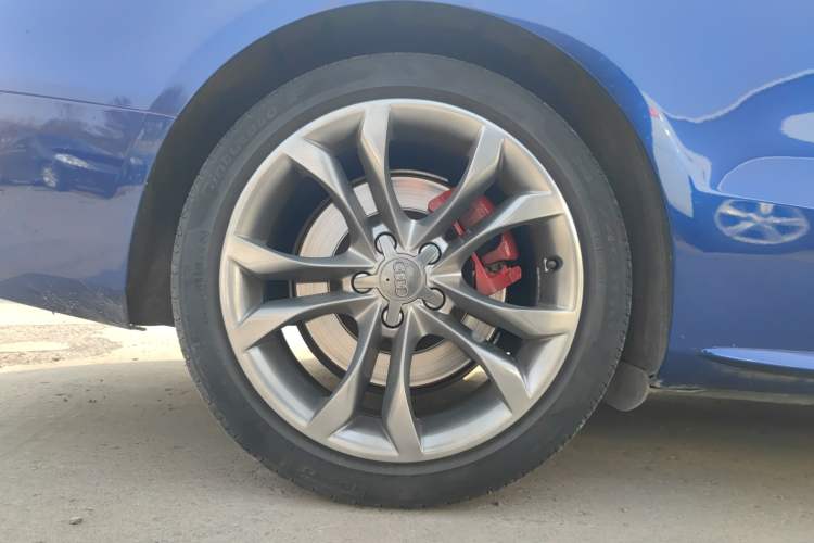 Used Audi S5 2012 S5 3.0T Coupe Right Rear Wheel Hub