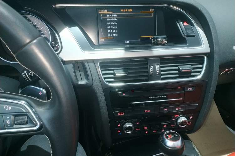 Used Audi S5 2012 S5 3.0T Cabriolet Audio And AC Panel