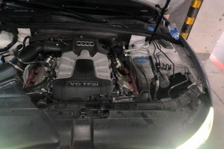 Used Audi S5 2012 S5 3.0T Sportback Engine Bay Left