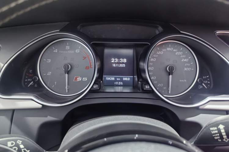 Used Audi S5 2012 S5 3.0T Cabriolet Odometer Close Up