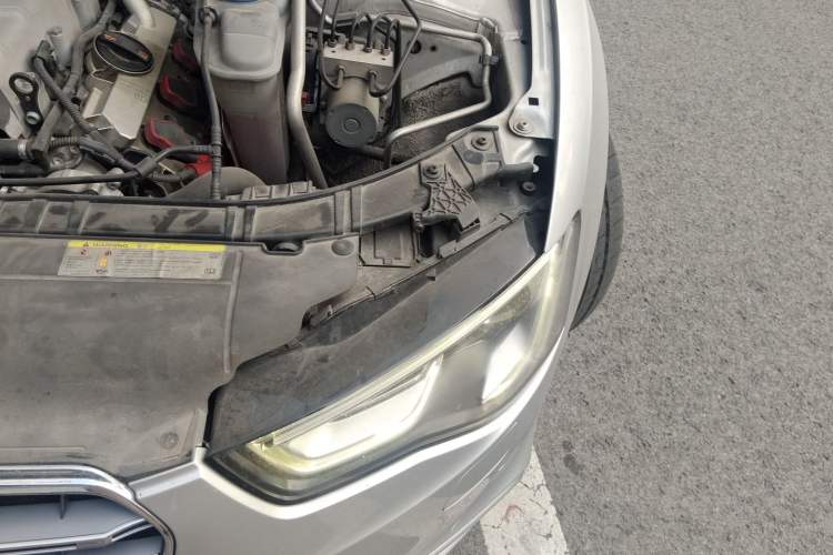 Used Audi S5 2012 S5 3.0T Sportback Engine Bay Left