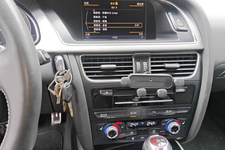 Used Audi S5 2012 S5 3.0T Cabriolet Audio And AC Panel