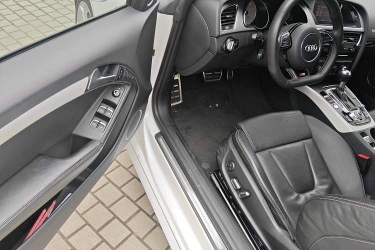 Used Audi S5 2012 S5 3.0T Cabriolet Driver Seat