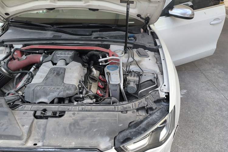 Used Audi S5 2012 S5 3.0T Sportback Engine Bay Left