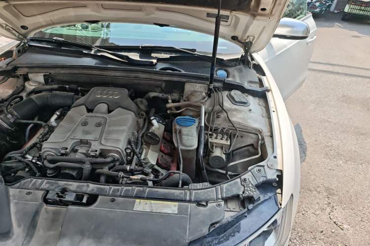 Used Audi S5 2012 S5 3.0T Sportback Engine Bay Left