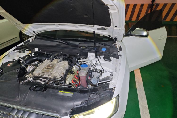 Used Audi S5 2012 S5 3.0T Sportback Engine Bay Left