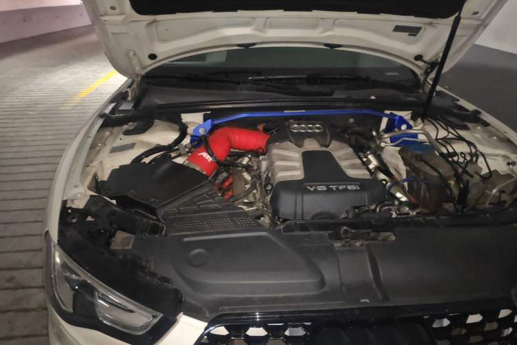 Used Audi S5 2012 S5 3.0T Sportback Engine Bay Right