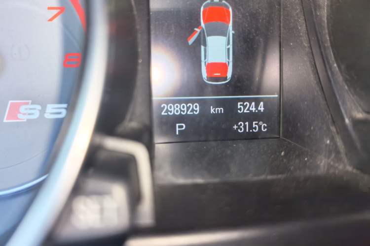 Used Audi S5 2012 S5 3.0T Sportback Odometer Close Up