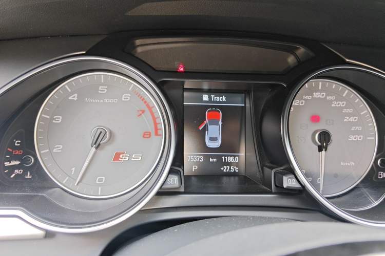Used Audi S5 2012 S5 3.0T Cabriolet Odometer Close Up