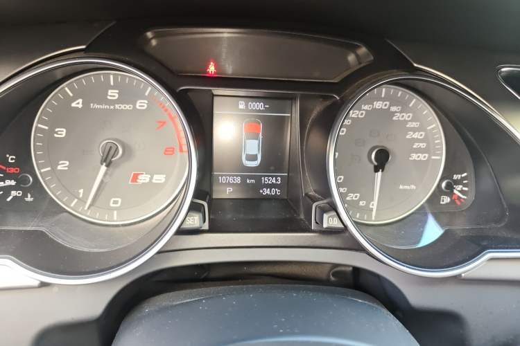 Used Audi S5 2012 S5 3.0T Coupe Odometer Close Up