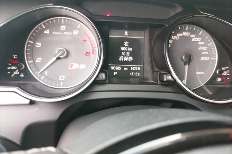 Used Audi S5 2012 S5 3.0T Coupe Odometer Close Up