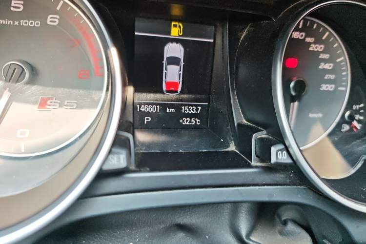 Used Audi S5 2012 S5 3.0T Sportback Odometer Close Up