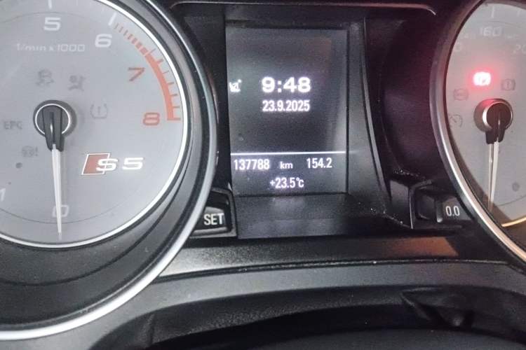 Used Audi S5 2012 S5 3.0T Sportback Odometer Close Up