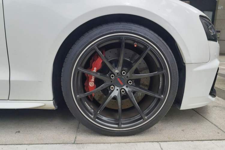 Used Audi S5 2012 S5 3.0T Cabriolet Right Front Wheel Hub
