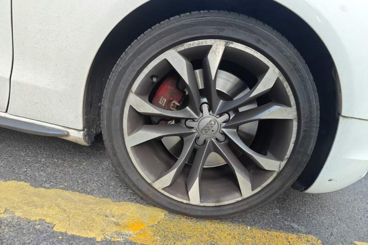 Used Audi S5 2012 S5 3.0T Sportback Right Front Wheel Hub