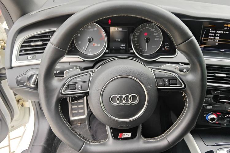 Used Audi S5 2012 S5 3.0T Cabriolet Steering Wheel