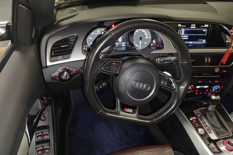 Used Audi S5 2012 S5 3.0T Cabriolet Steering Wheel