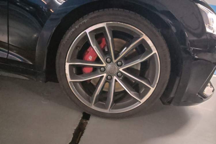 Used Audi S5 2017 S5 3.0T Sportback Right Front Wheel Hub