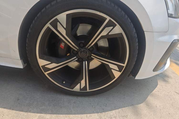 Used Audi S5 2020 S5 3.0T Sportback Right Front Wheel Hub