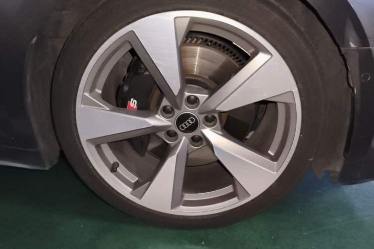 Used Audi S5 2023 S5 3.0T Sportback Right Front Wheel Hub