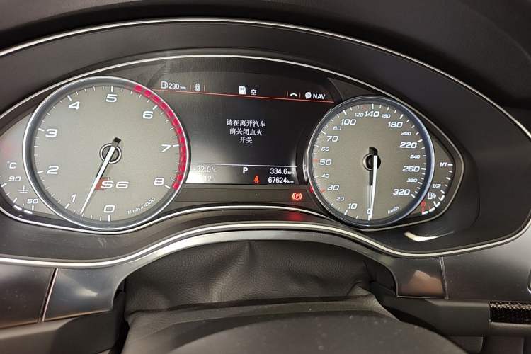 Used Audi S6 2013 S6 4.0TFSI Odometer Close Up