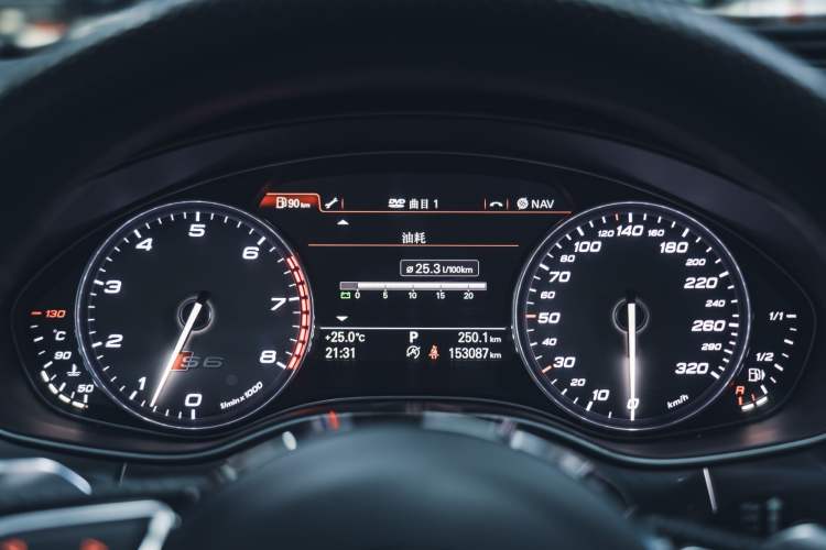 Used Audi S6 2013 S6 4.0TFSI Odometer Close Up