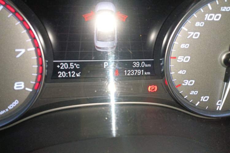 Used Audi S6 2013 S6 4.0TFSI Odometer Close Up