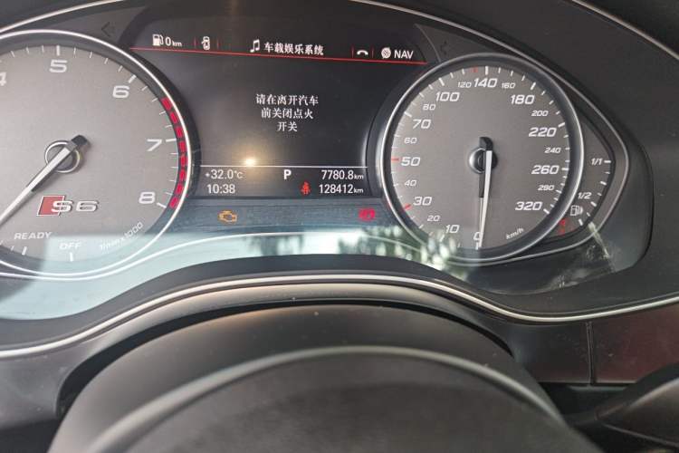 Used Audi S6 2016 S6 4.0TFSI Odometer Close Up