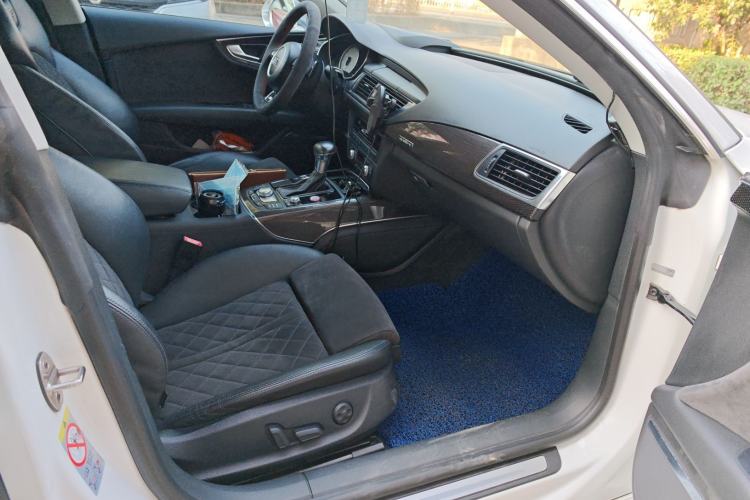 Used Audi S7 2013 4.0 TFSI quattro Interior 4