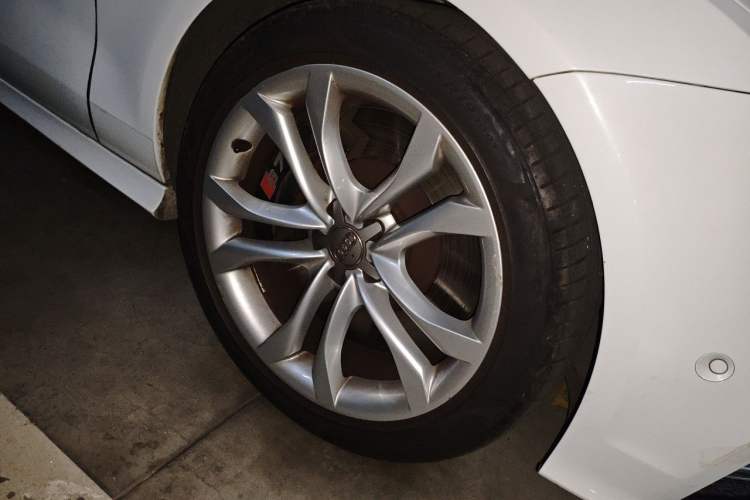 Used Audi S7 2013 4.0 TFSI quattro Right Front Wheel Hub